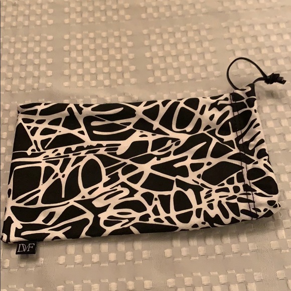 DVF Sunglasses - Picture 4 of 6